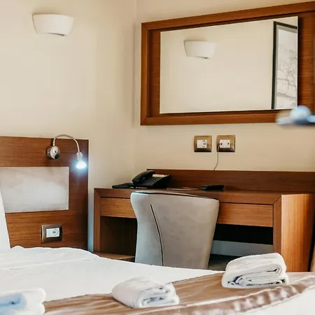 Center Hotel *