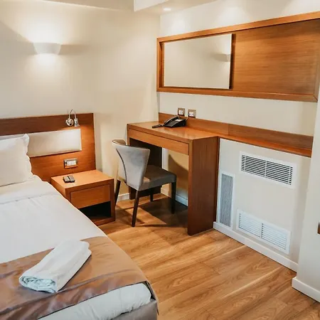 Center Hotel *