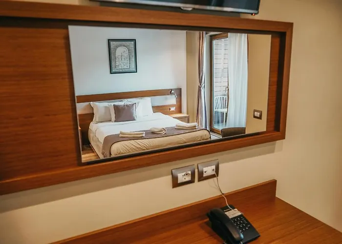 Center 酒店 Gjirokastër