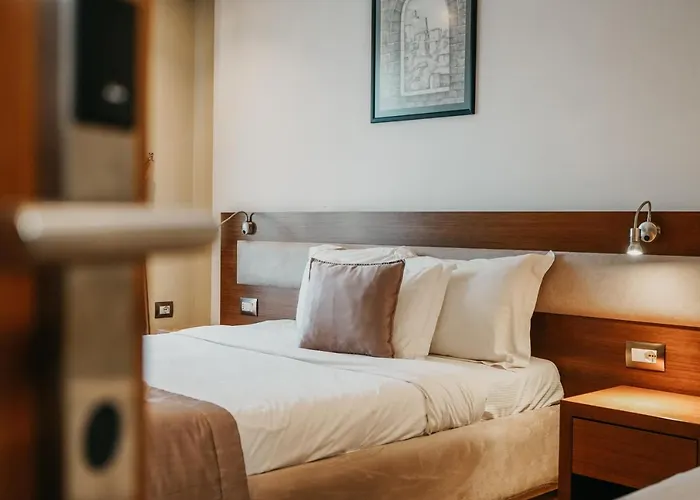 酒店 Center Gjirokastër