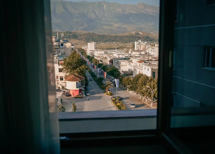 酒店 Center Gjirokastër